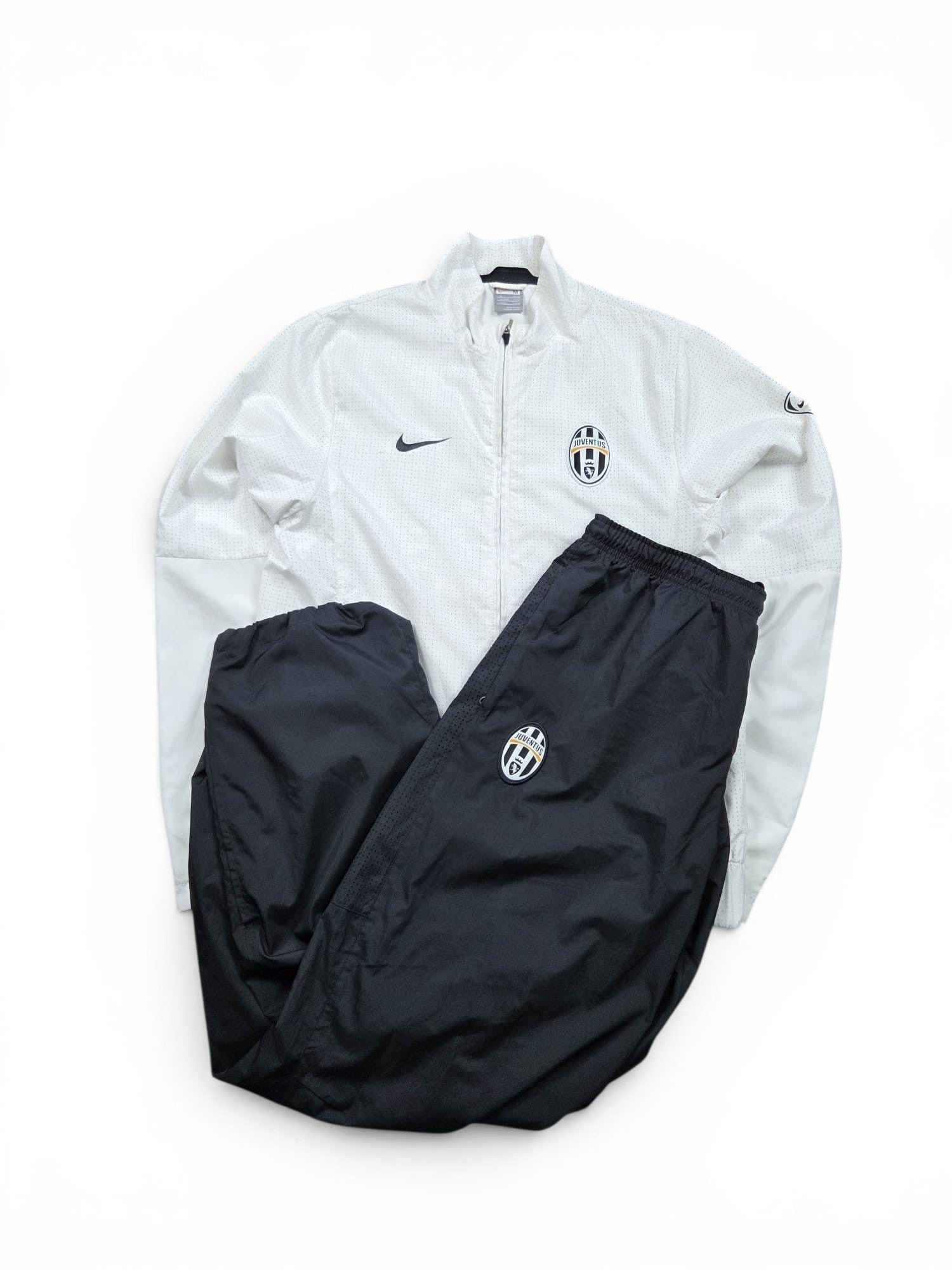 Nike Juventus Turin Trainingsanzug Weiß/Schwarz – Größe M