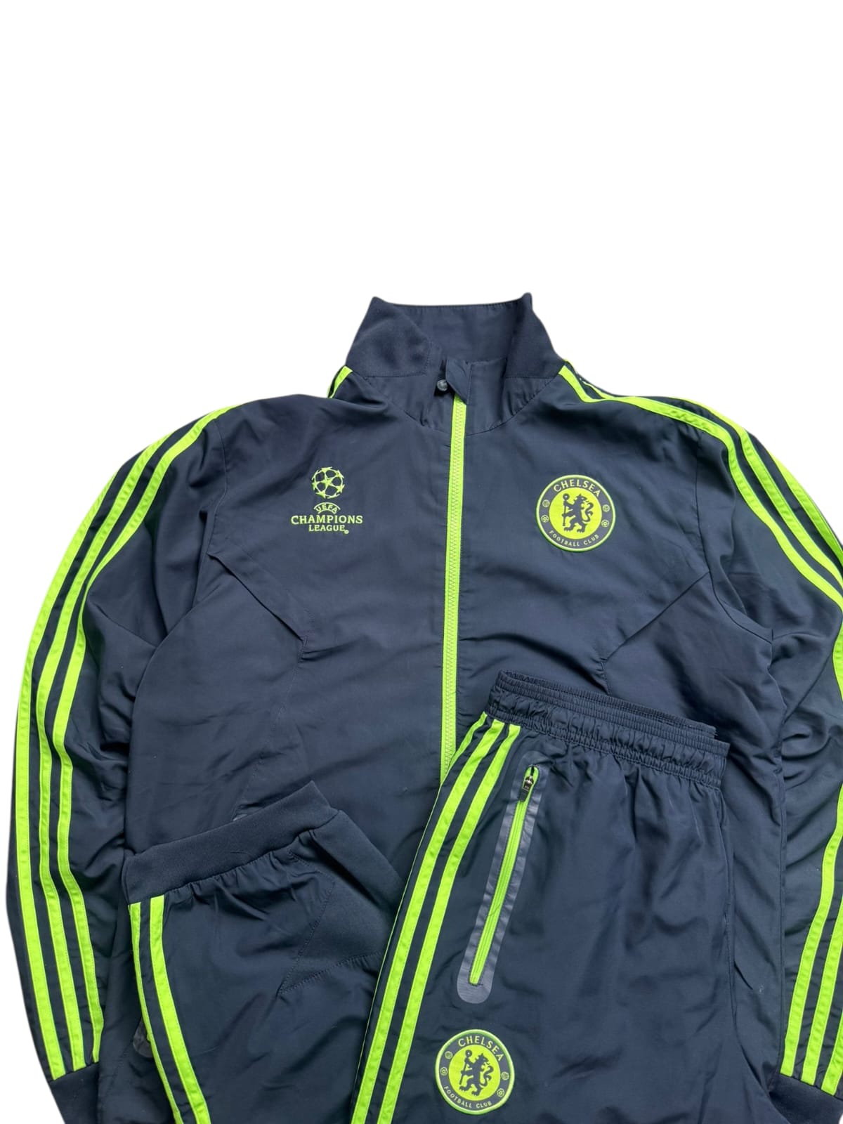 Chelsea Trainingsanzug Größe L – Dunkelblau Neon Edition