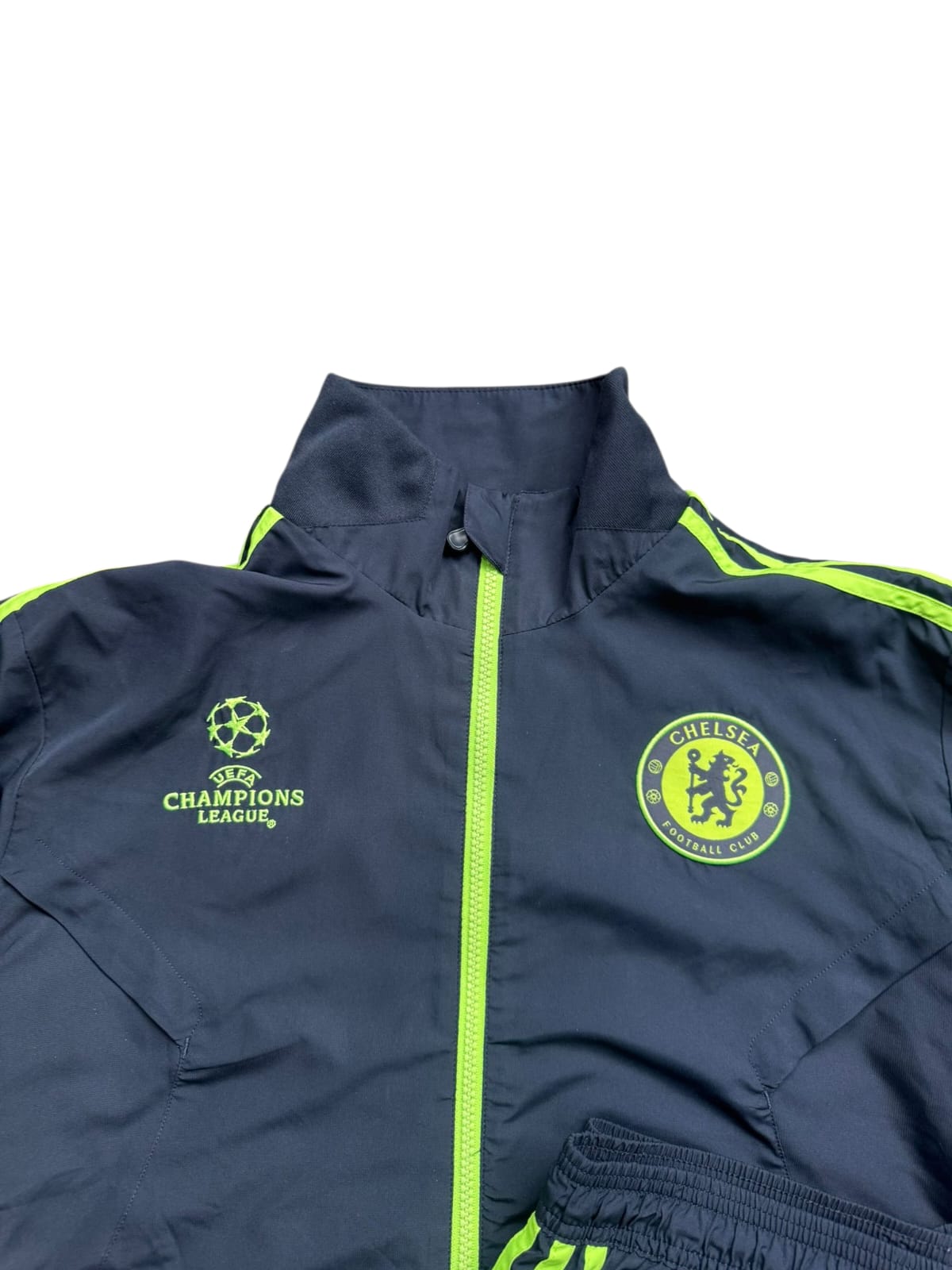 Chelsea Trainingsanzug Größe L – Dunkelblau Neon Edition